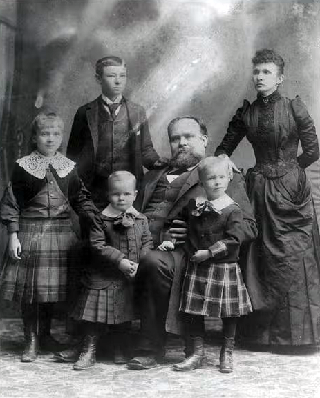 hogg-family The family of former Texas governor James Hogg.